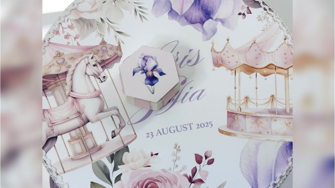 Trusou botez cu carusel și flori de iris în lila și roz prăfuit – „Caruselul Magic” 33